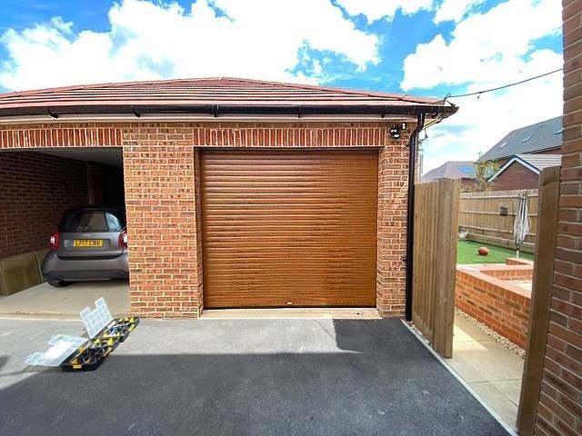roller-garage-door-23-kireth-ai